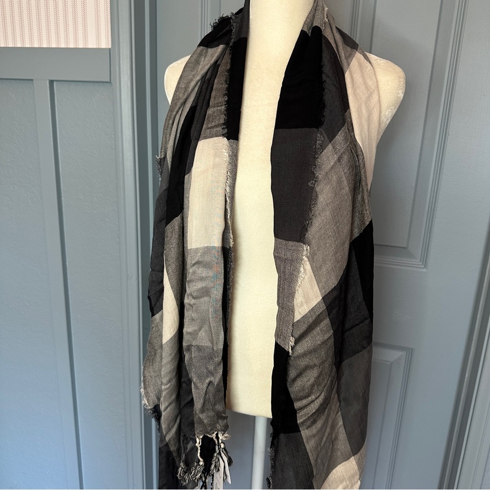 NWT Charming Charlie Black and Gray Plaid Buffalo Check Scarf - Picture 2 of 5